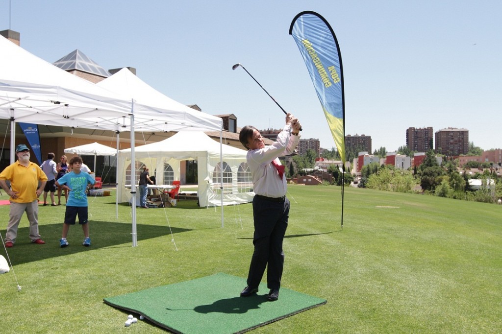 Ignacio Garcia Vinuesa practicando golf